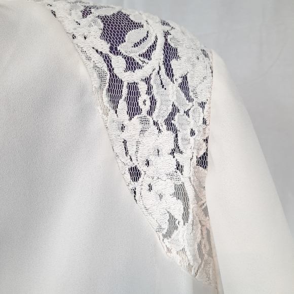 Torrid White Split Neck Short Sleeve Blouse Lace Shoulders Size 1X Women's Plus - Picture 5 of 9